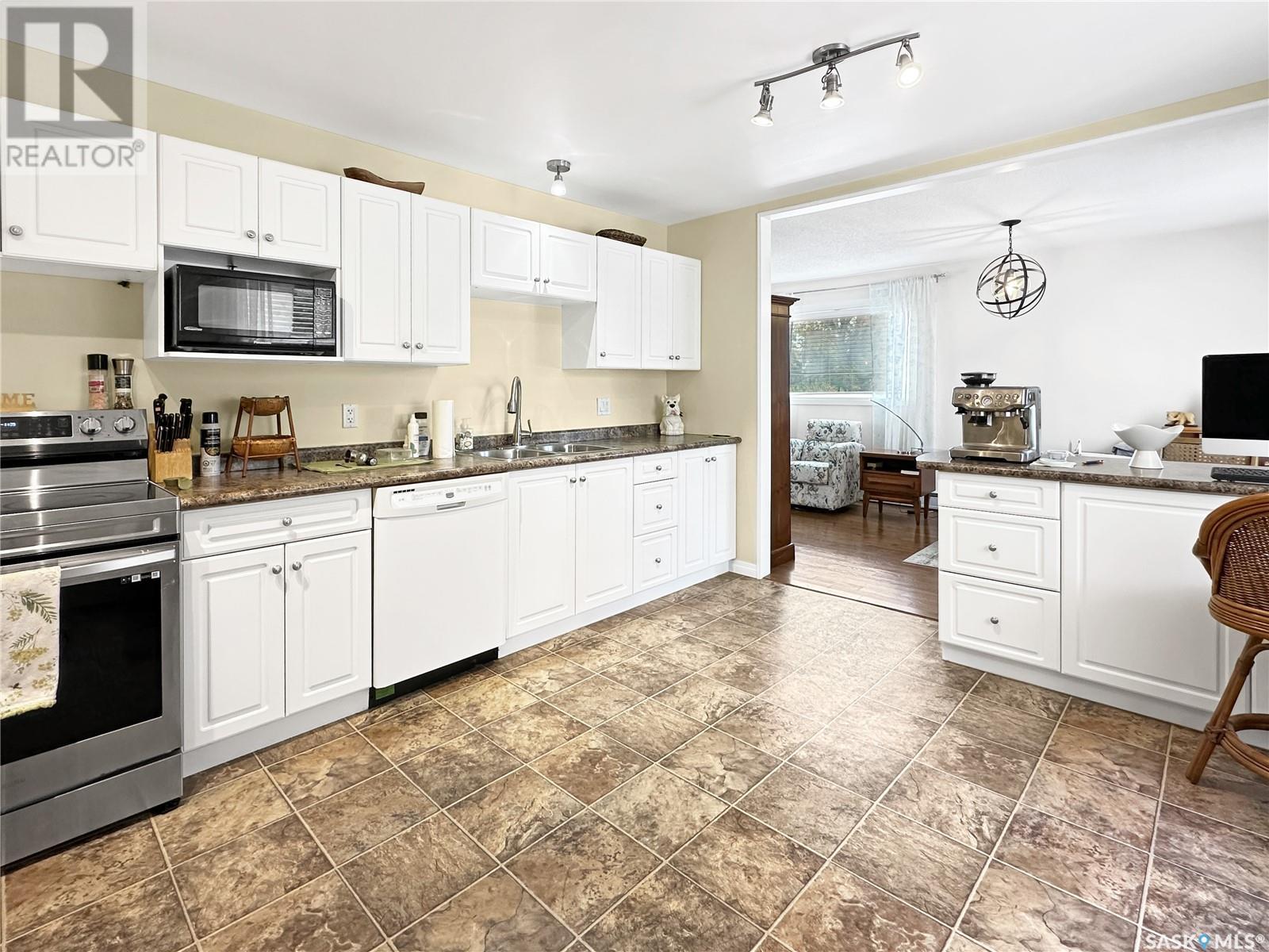 Photo 3 of 614 Godkin Avenue, Balcarres SK