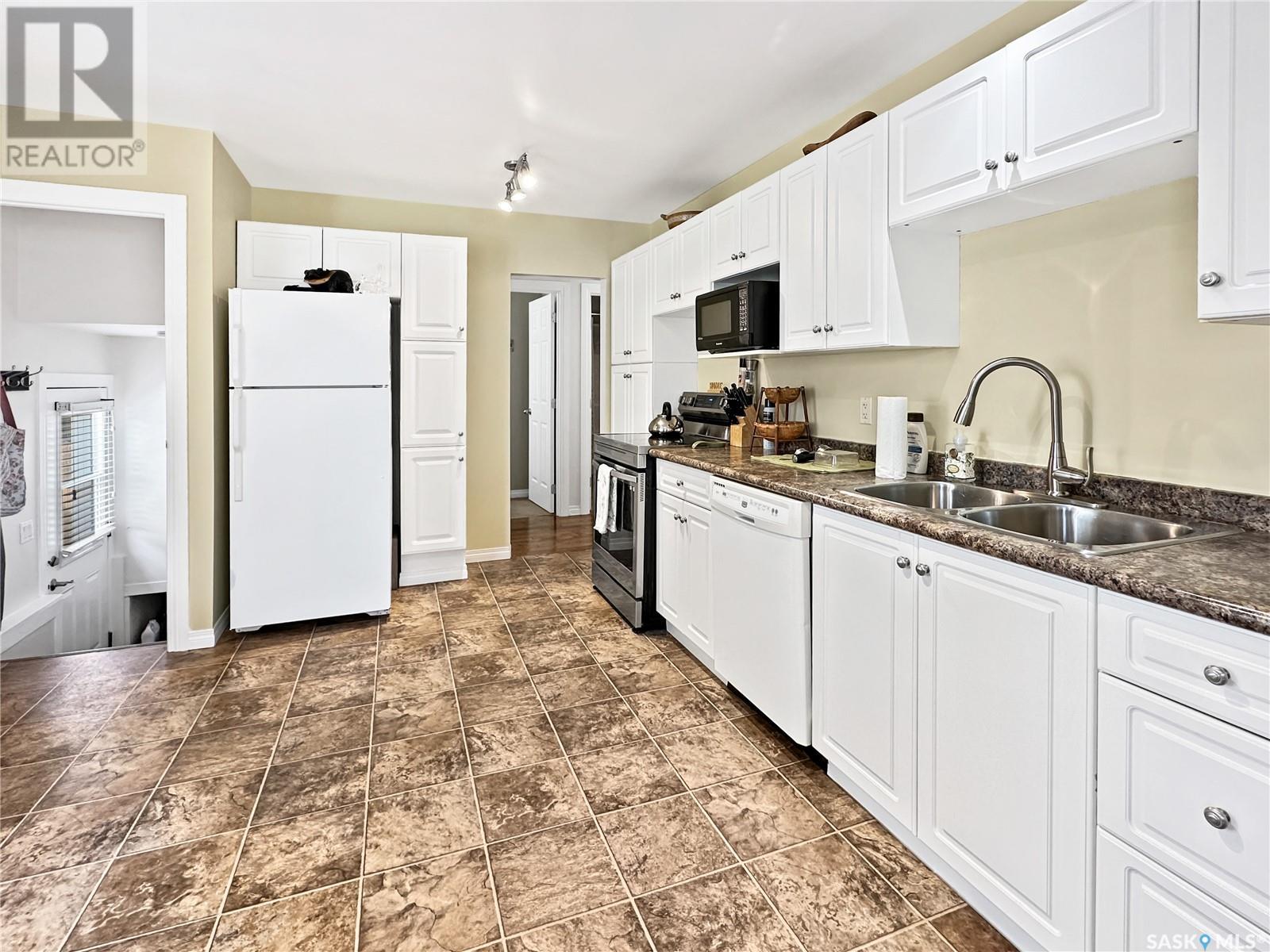 Photo 4 of 614 Godkin Avenue, Balcarres SK