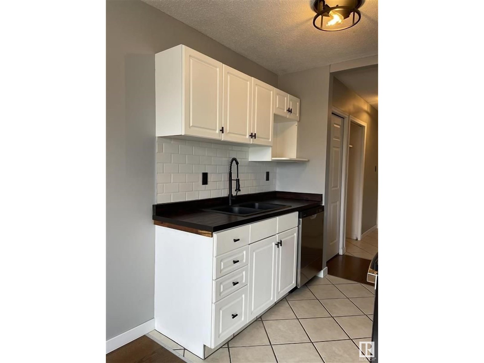 Photo 2 of 11 11219 103 A Av Nw, Edmonton AB