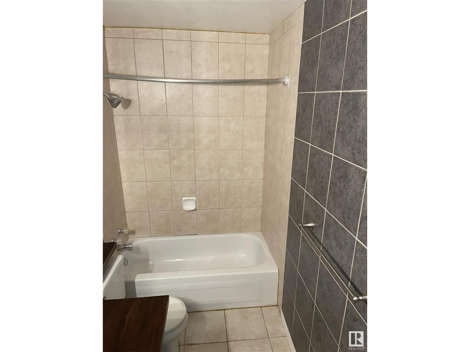 Photo 22 of 11 11219 103 A Av Nw, Edmonton AB