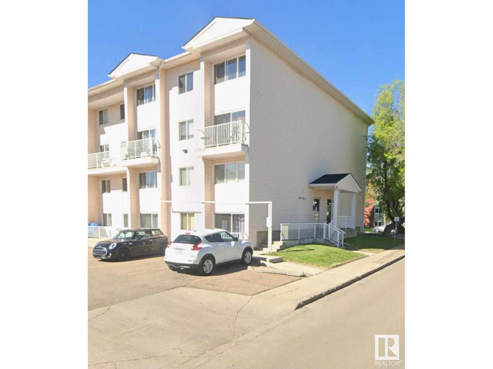 Photo 24 of 11 11219 103 A Av Nw, Edmonton AB