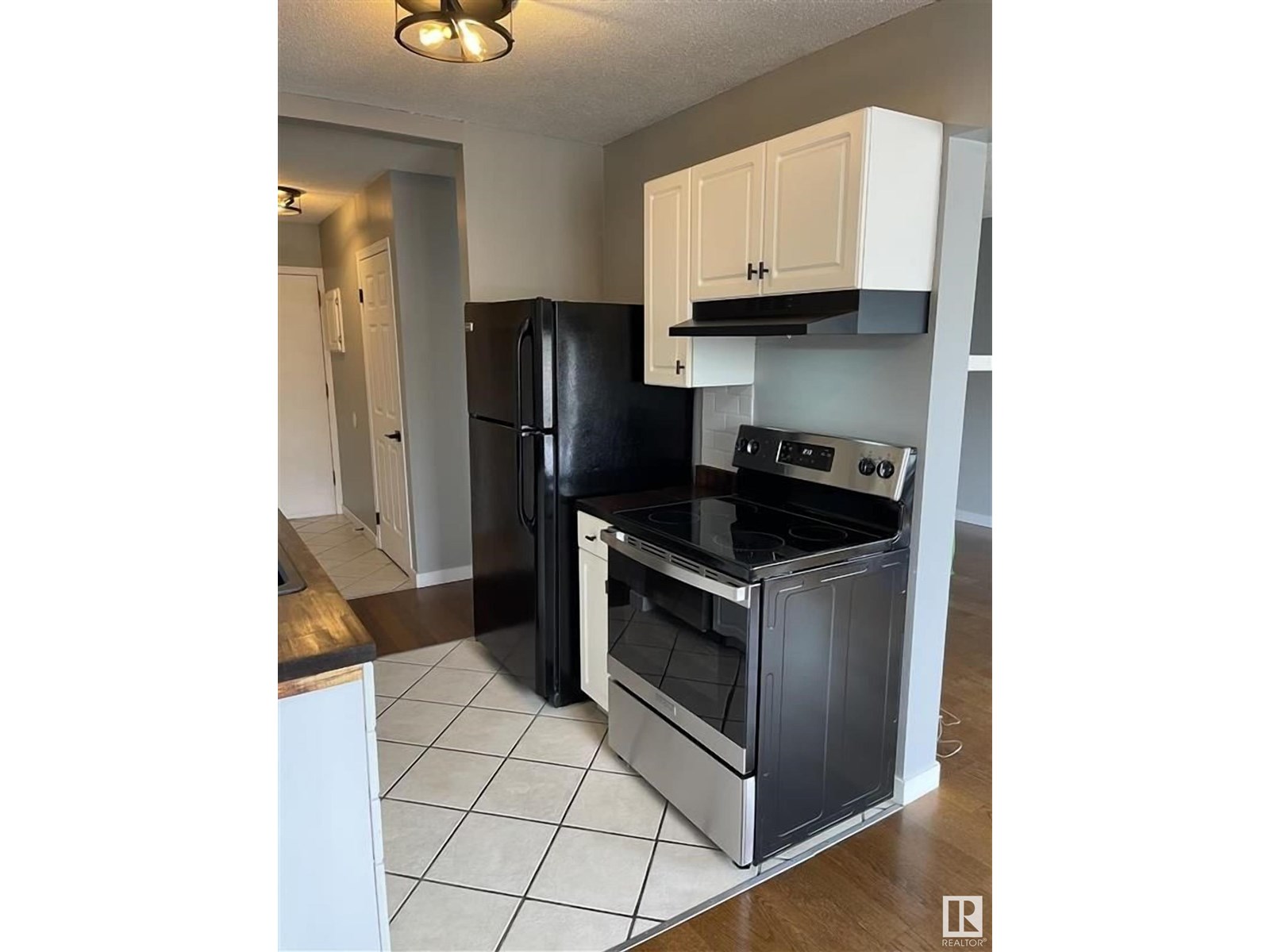 Photo 3 of 11 11219 103 A Av Nw, Edmonton AB