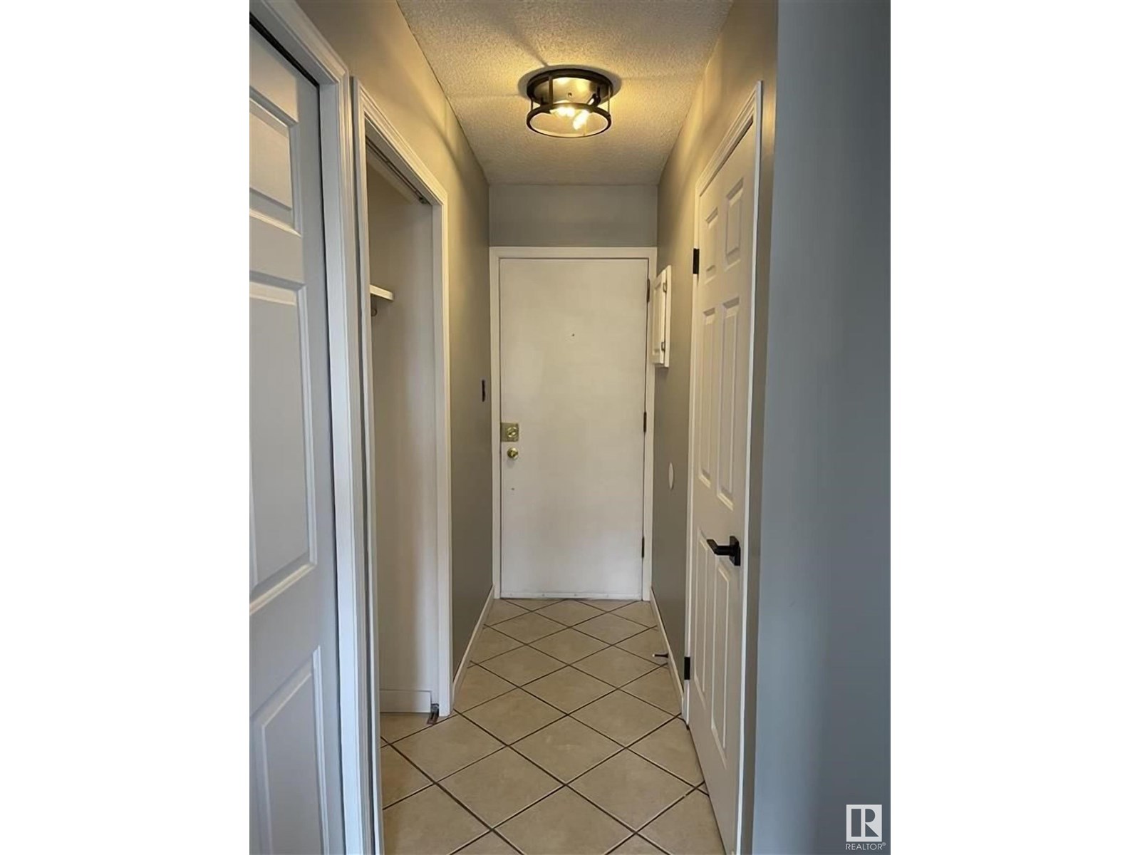 Photo 4 of 11 11219 103 A Av Nw, Edmonton AB