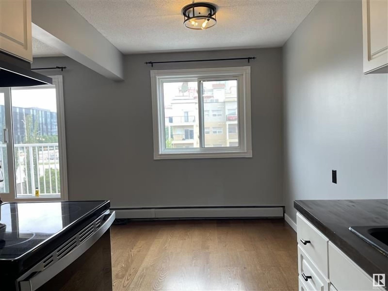 Photo 5 of 11 11219 103 A Av Nw, Edmonton AB