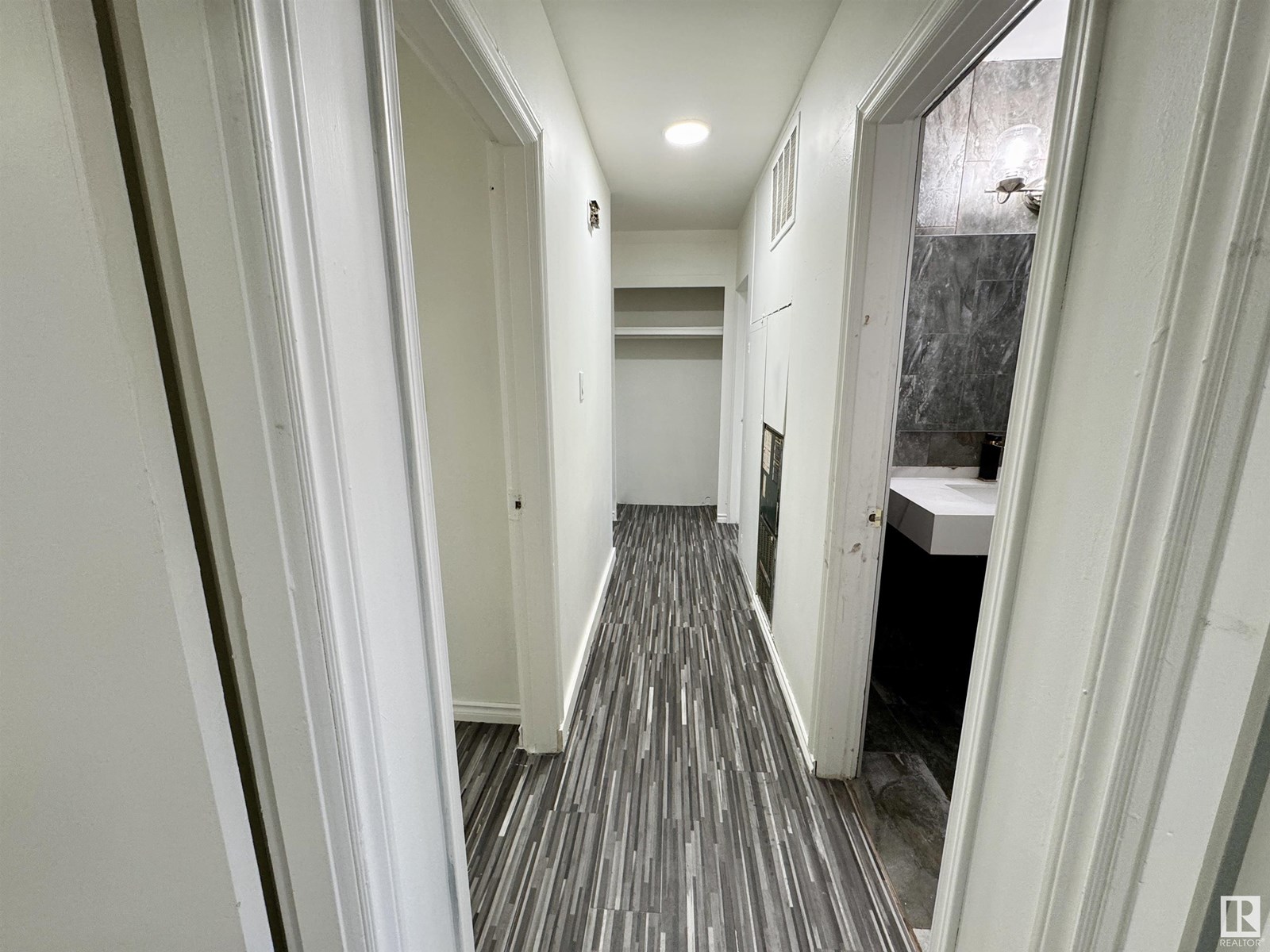 Photo 20 of 16415 106 Av Nw, Edmonton AB