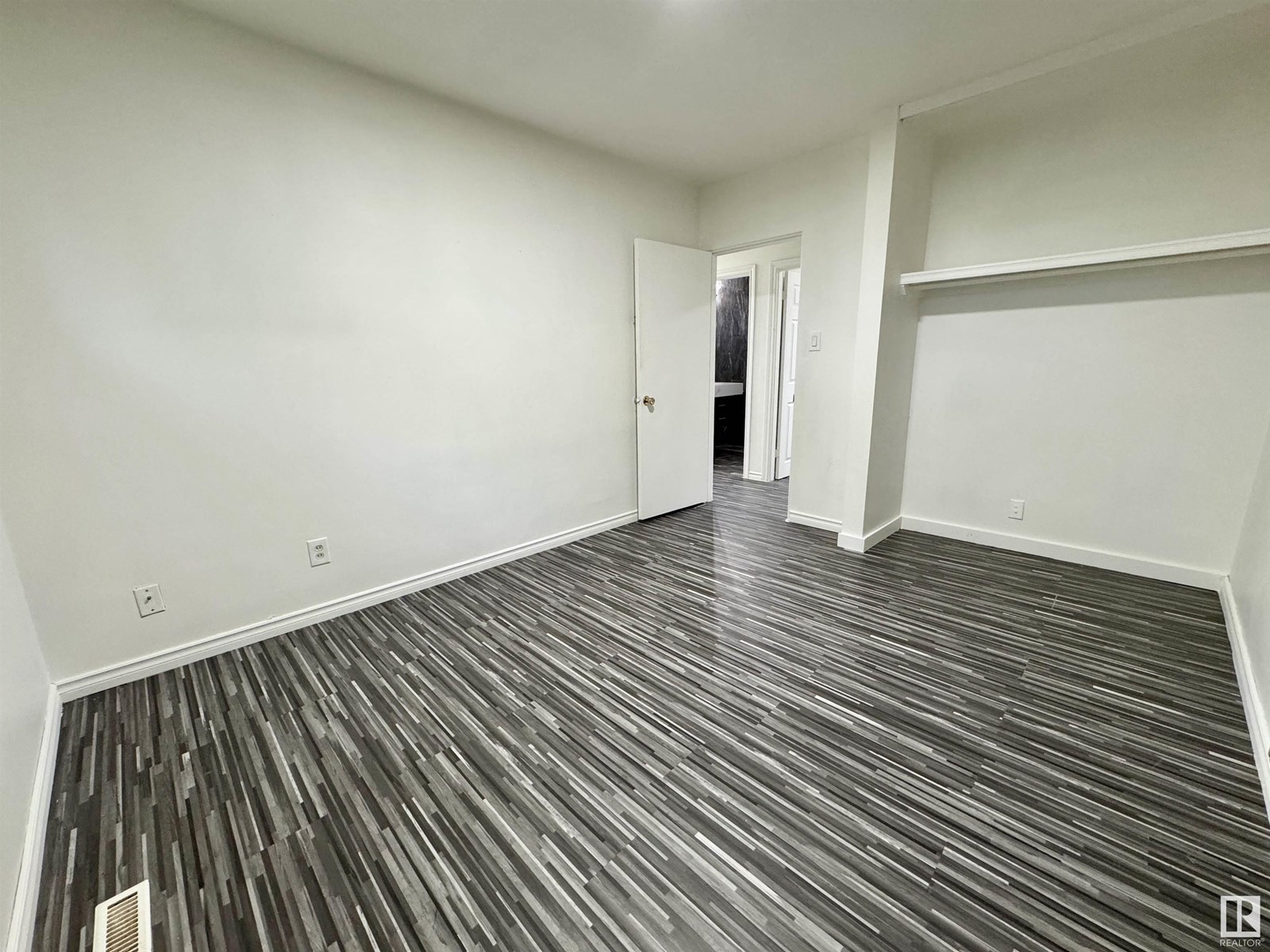 Photo 19 of 16415 106 Av Nw, Edmonton AB