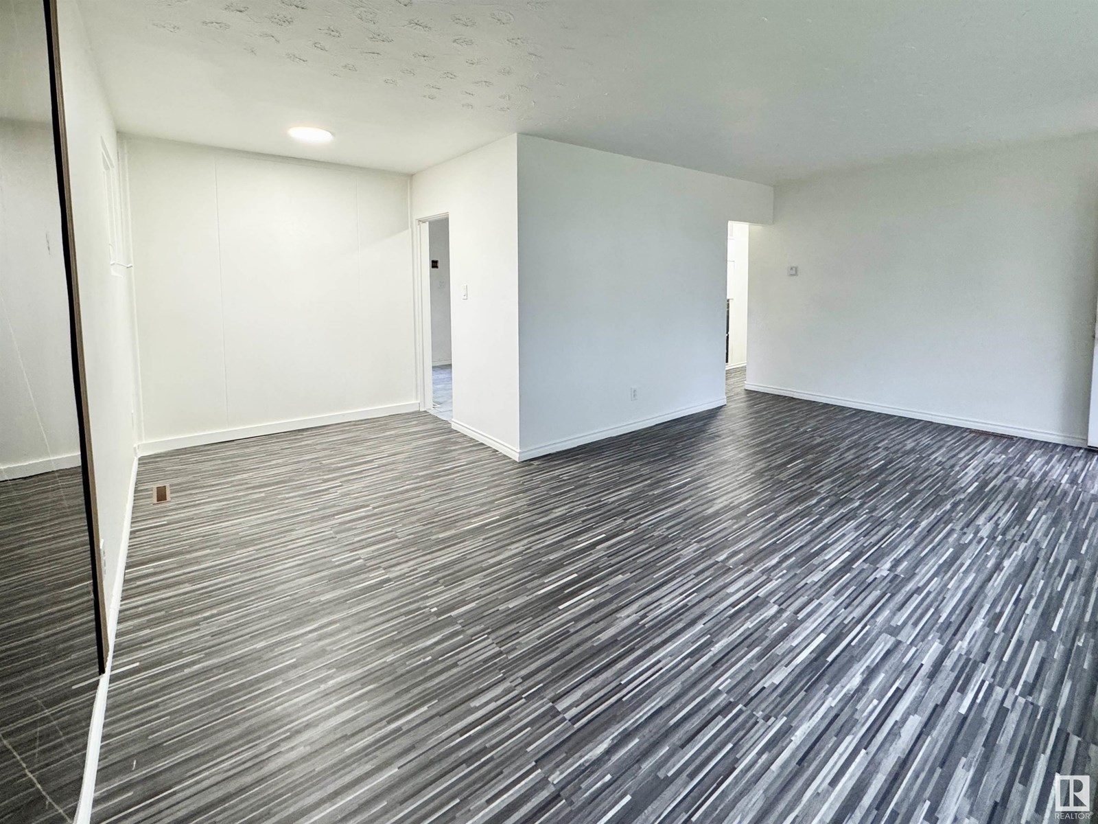 Photo 6 of 16415 106 Av Nw, Edmonton AB