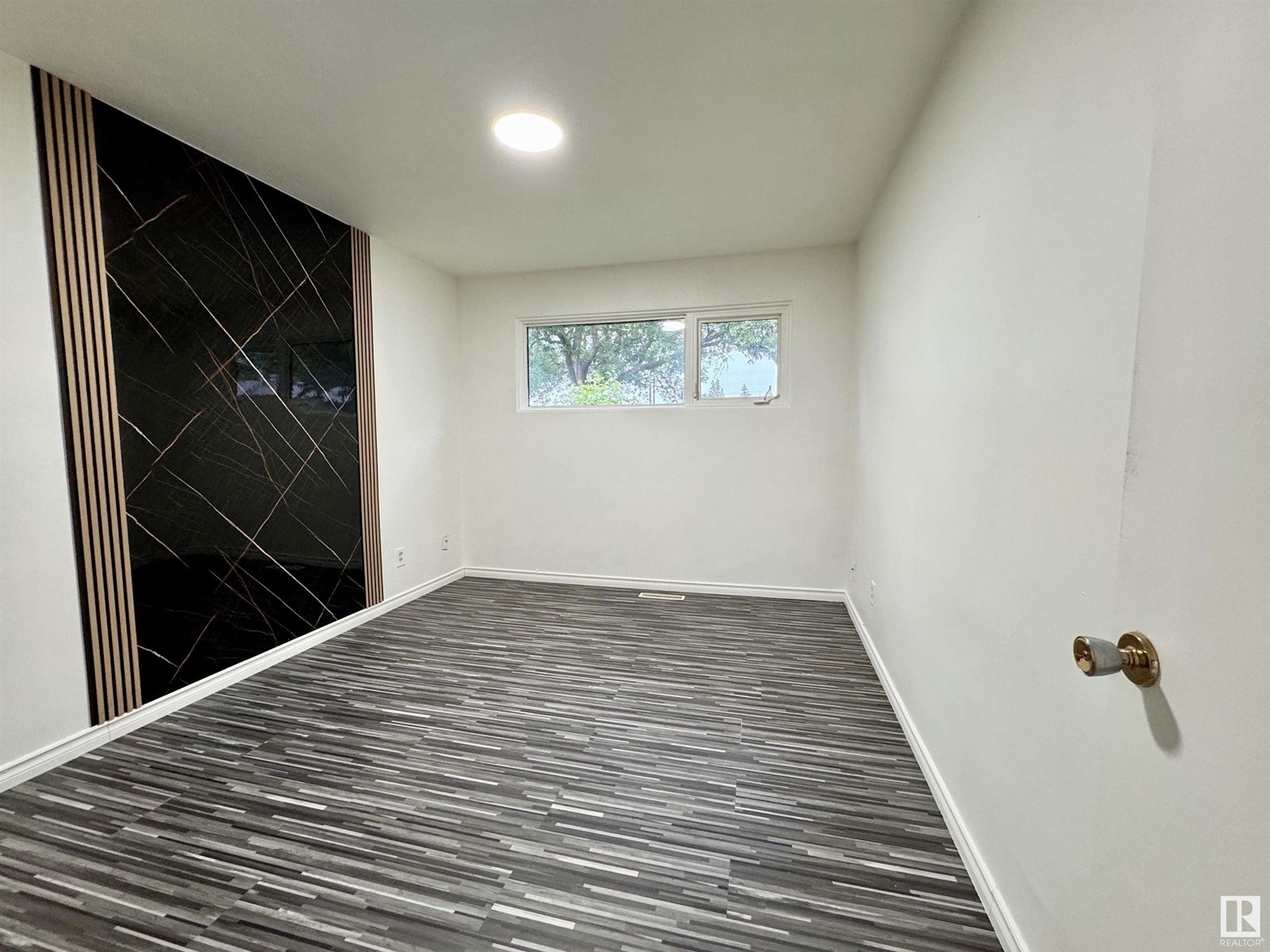 Photo 17 of 16415 106 Av Nw, Edmonton AB
