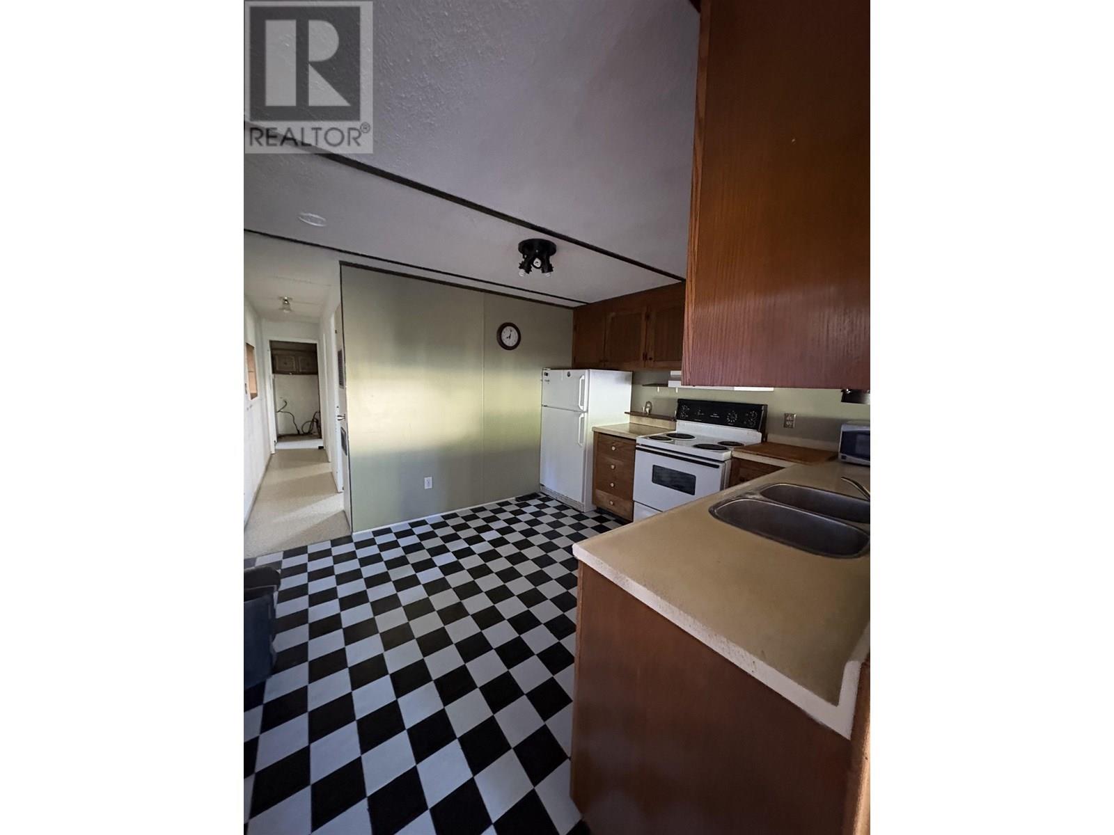 10713-10715 LEARMONTH STREET, Hudsons Hope