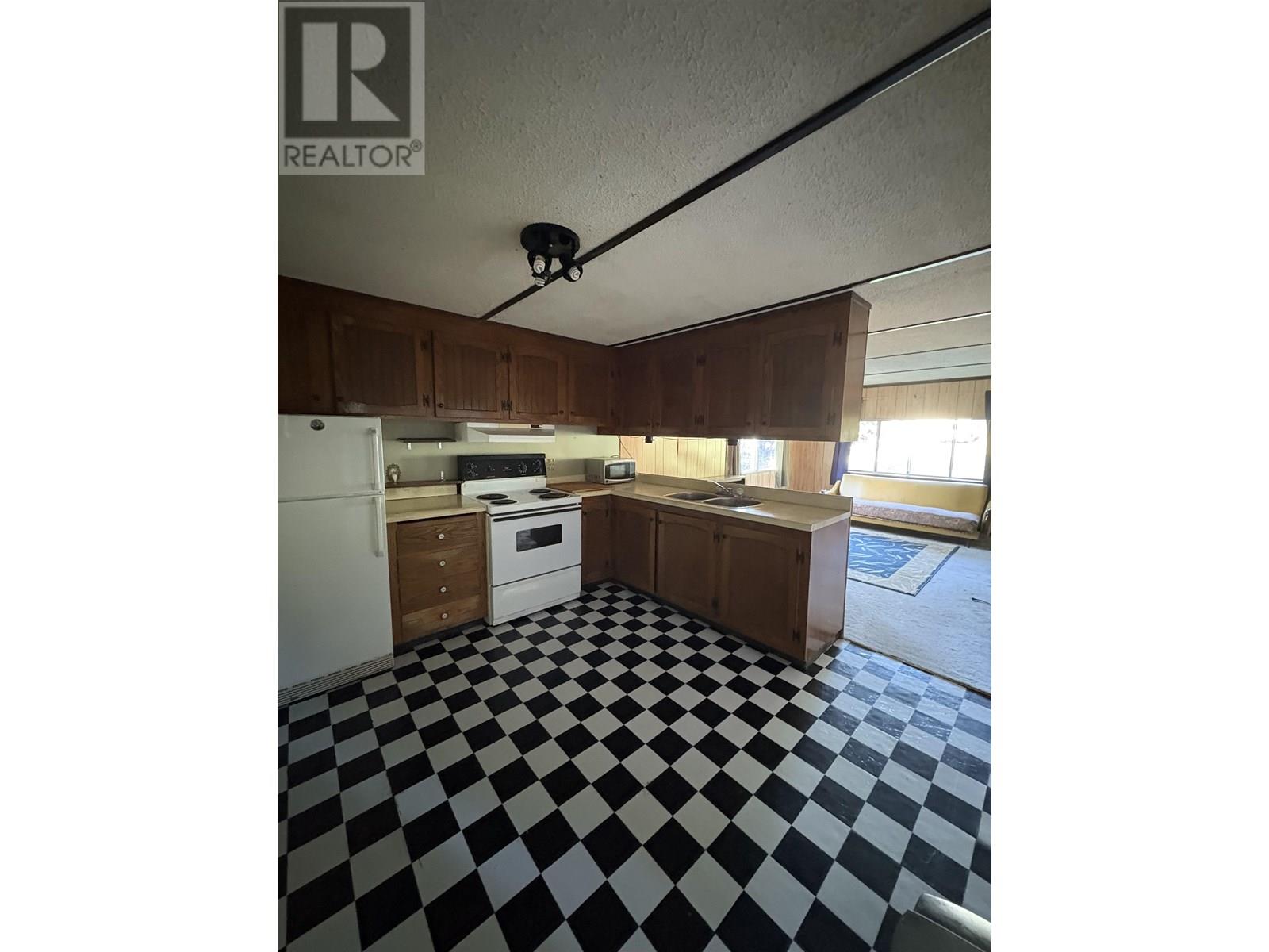 10713-10715 LEARMONTH STREET, Hudsons Hope