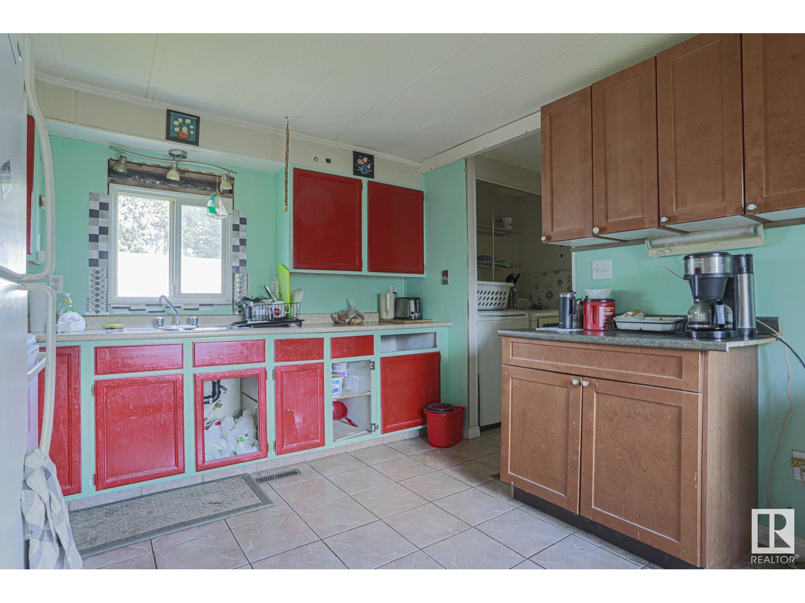 Photo 10 of 19 Ridgeway Dr Nw, Edmonton AB