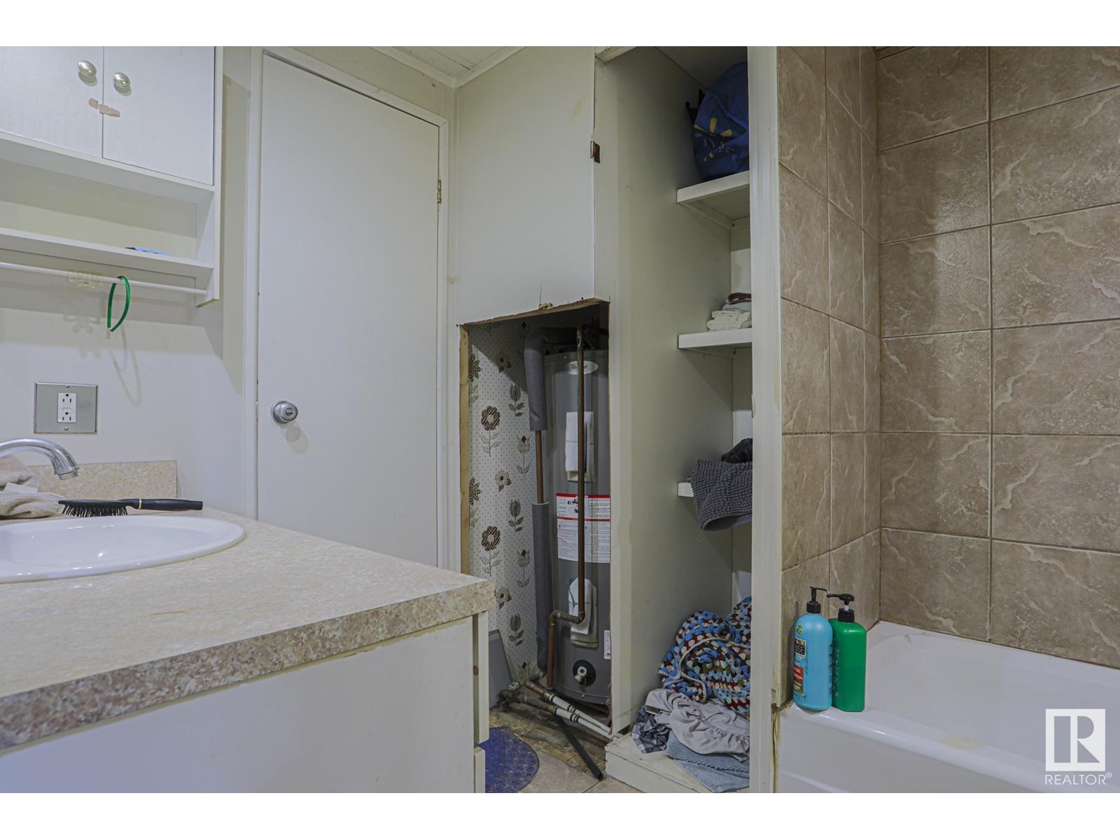 Photo 15 of 19 Ridgeway Dr Nw, Edmonton AB