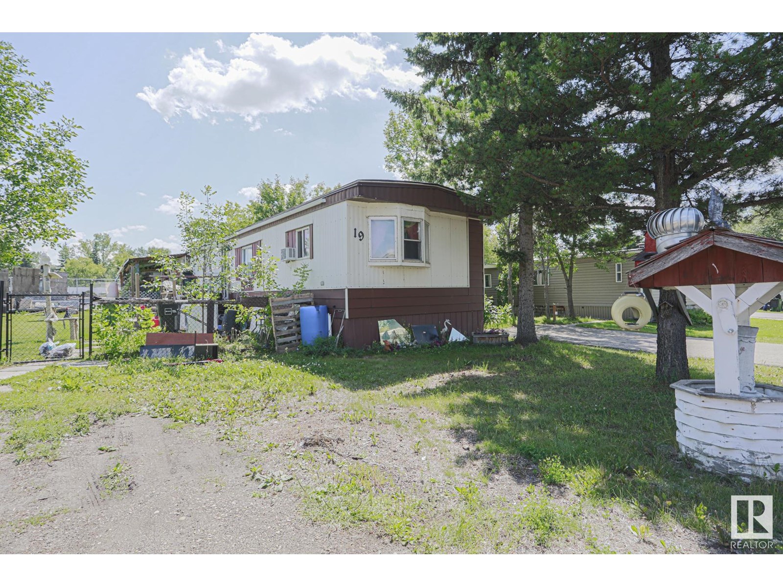 Photo 22 of 19 Ridgeway Dr Nw, Edmonton AB