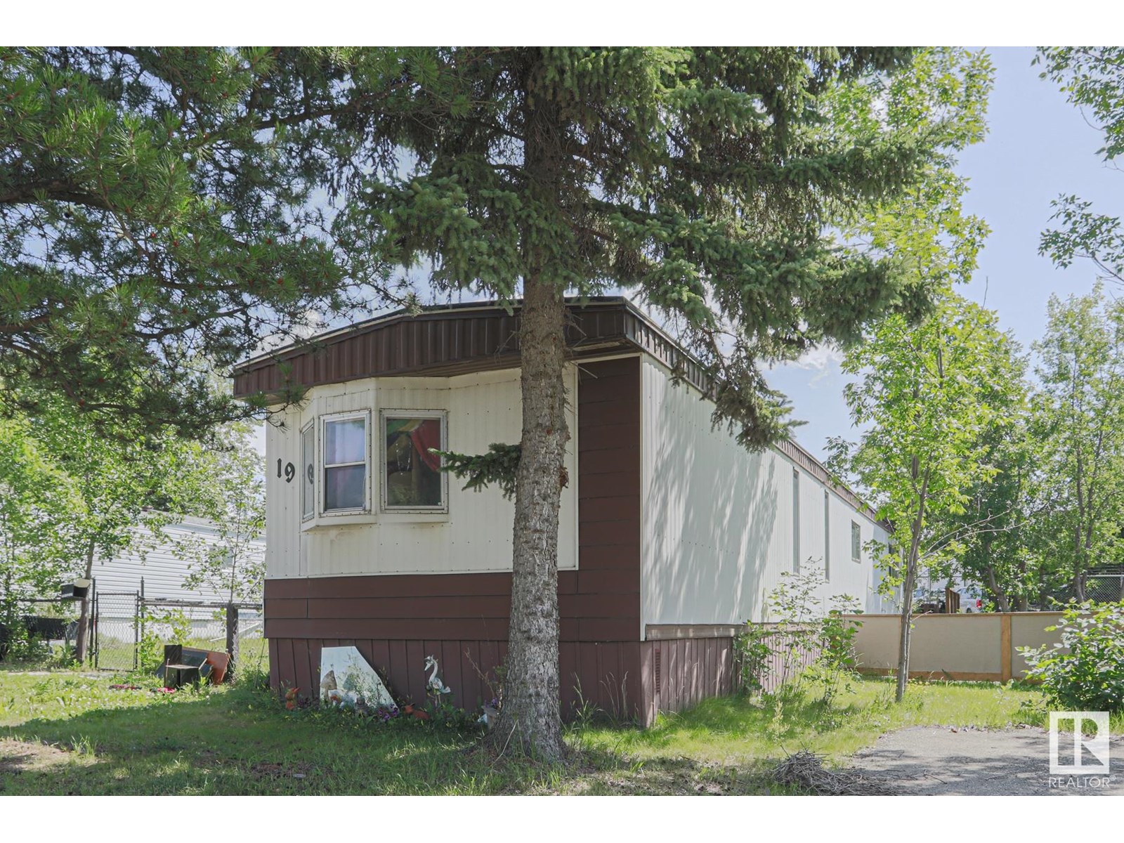 Photo 23 of 19 Ridgeway Dr Nw, Edmonton AB