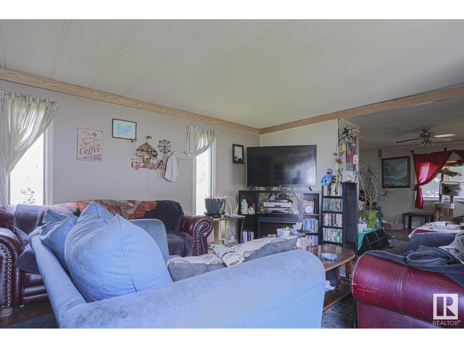 Photo 3 of 19 Ridgeway Dr Nw, Edmonton AB