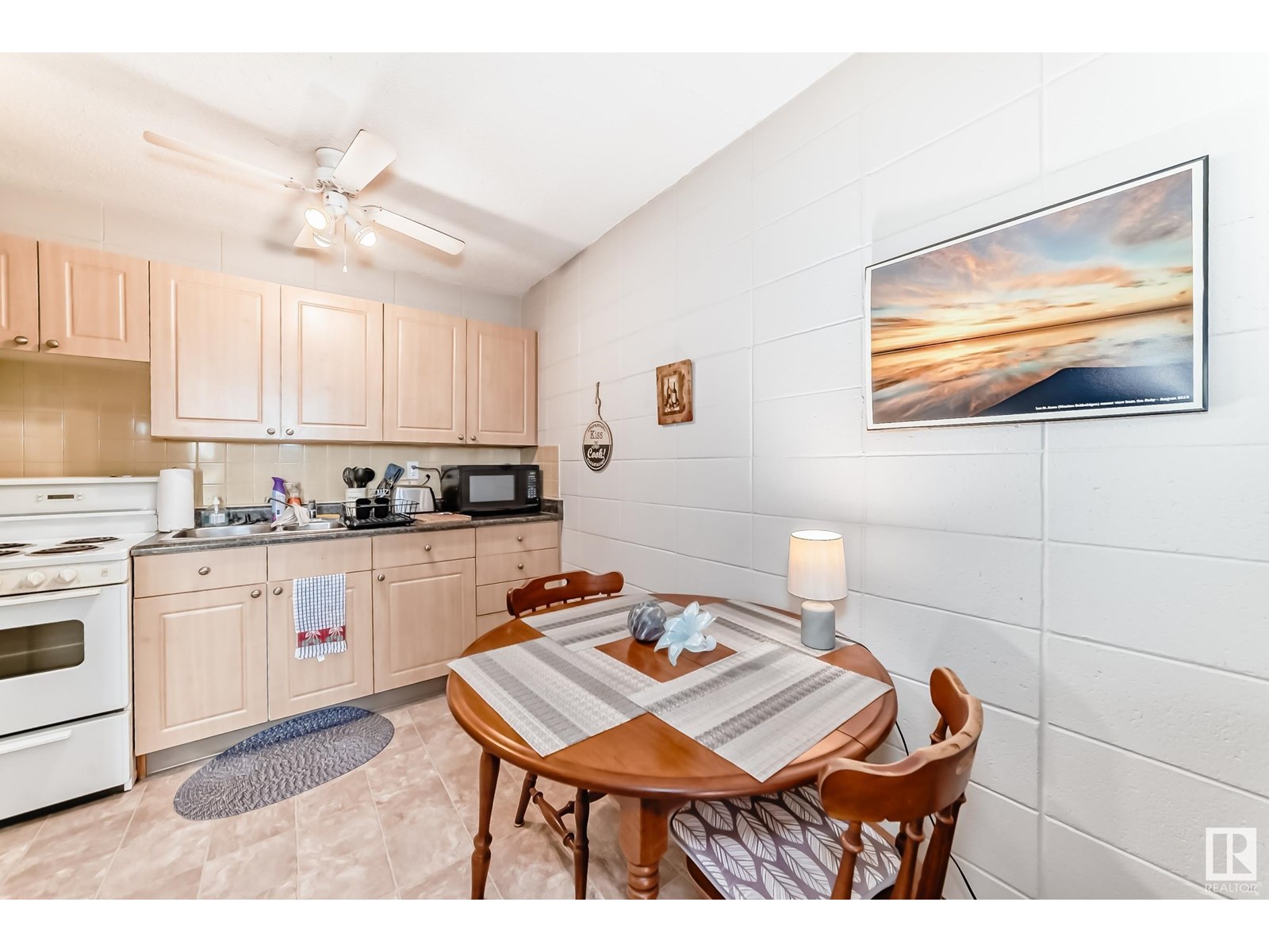 Photo 9 of 421 10616 156 St Nw, Edmonton AB