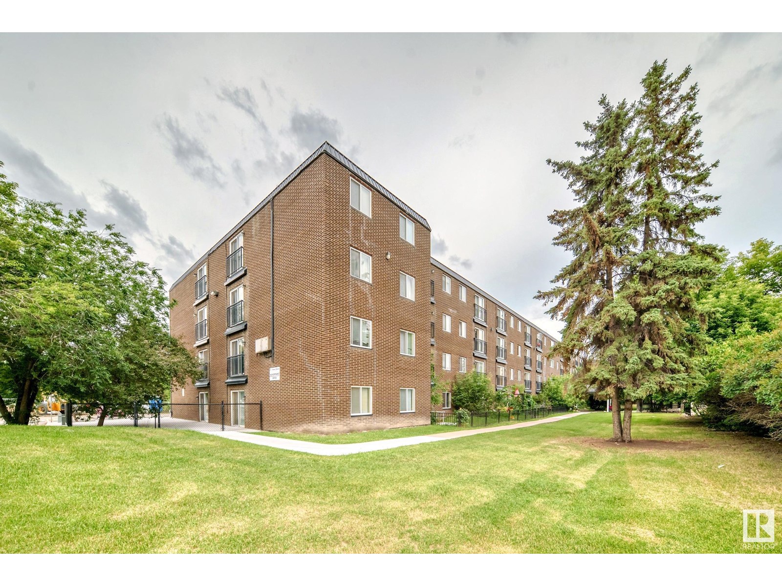 Photo 30 of 421 10616 156 St Nw, Edmonton AB