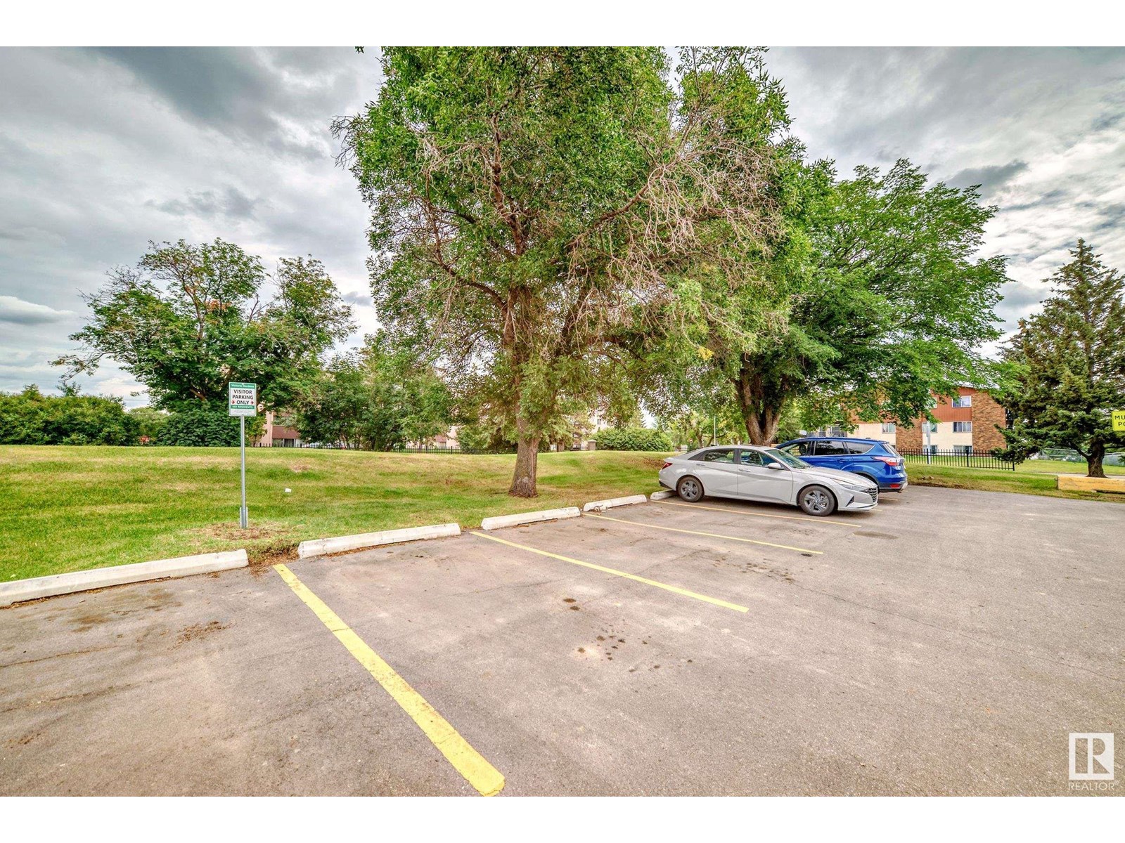 Photo 29 of 421 10616 156 St Nw, Edmonton AB