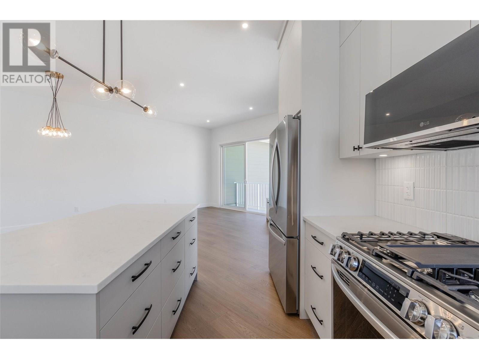 394 Chardonnay Avenue, Oliver