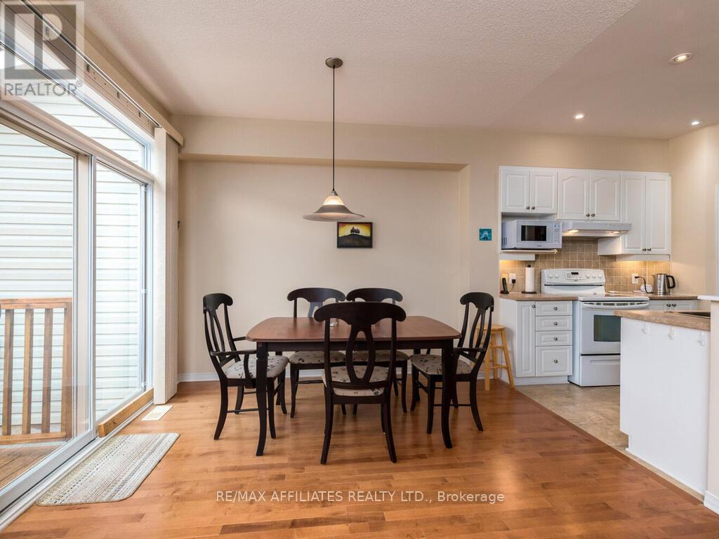 Photo 11 of 252 Badgeley Avenue, Ottawa ON