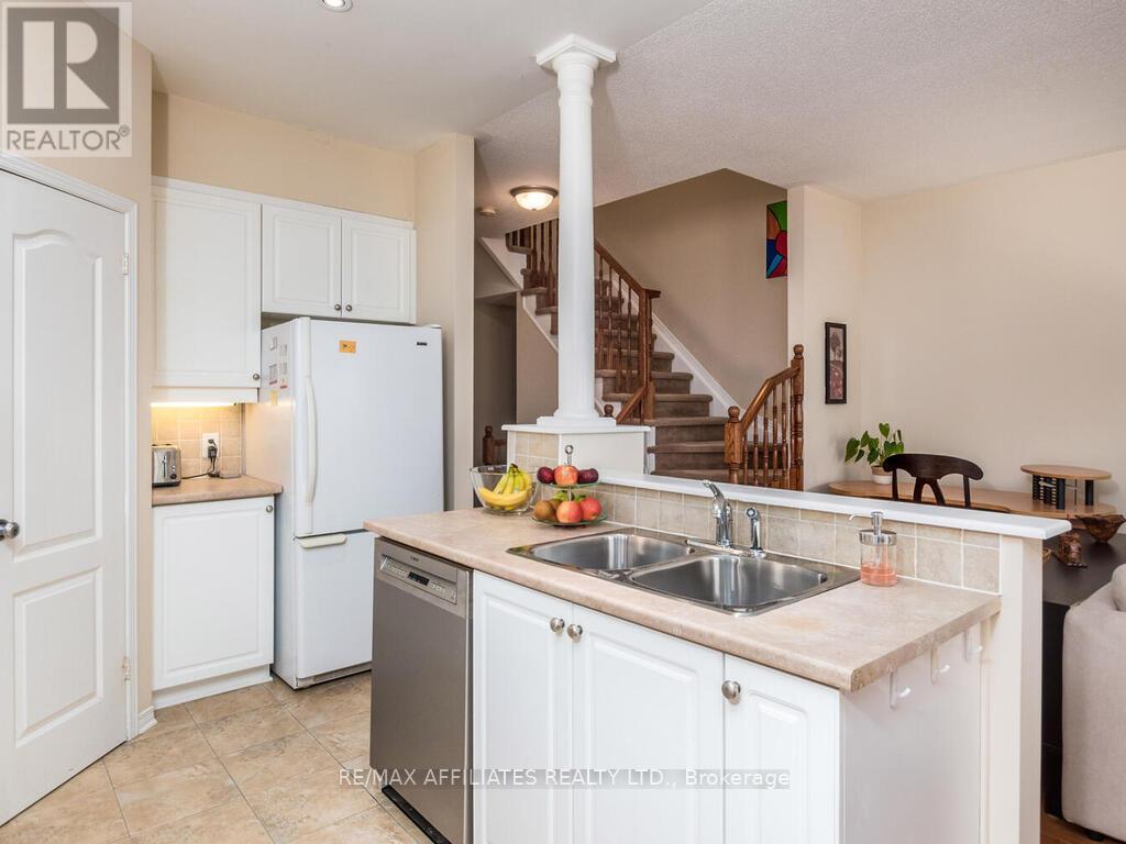 Photo 12 of 252 Badgeley Avenue, Ottawa ON