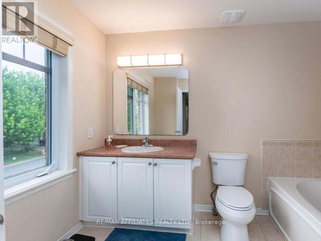 Photo 17 of 252 Badgeley Avenue, Ottawa ON