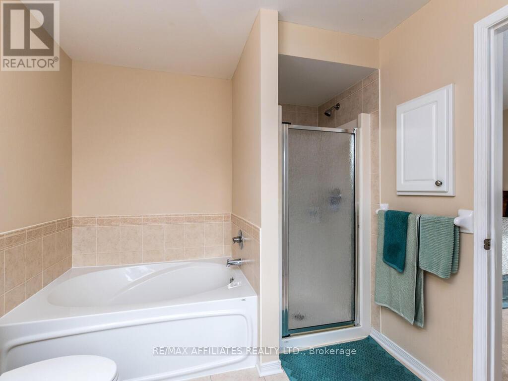 Photo 18 of 252 Badgeley Avenue, Ottawa ON