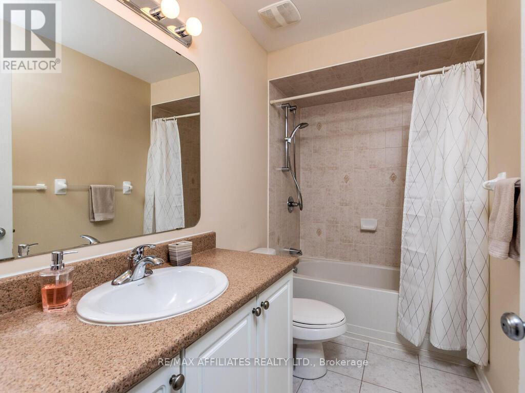 Photo 21 of 252 Badgeley Avenue, Ottawa ON