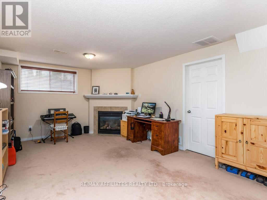 Photo 23 of 252 Badgeley Avenue, Ottawa ON