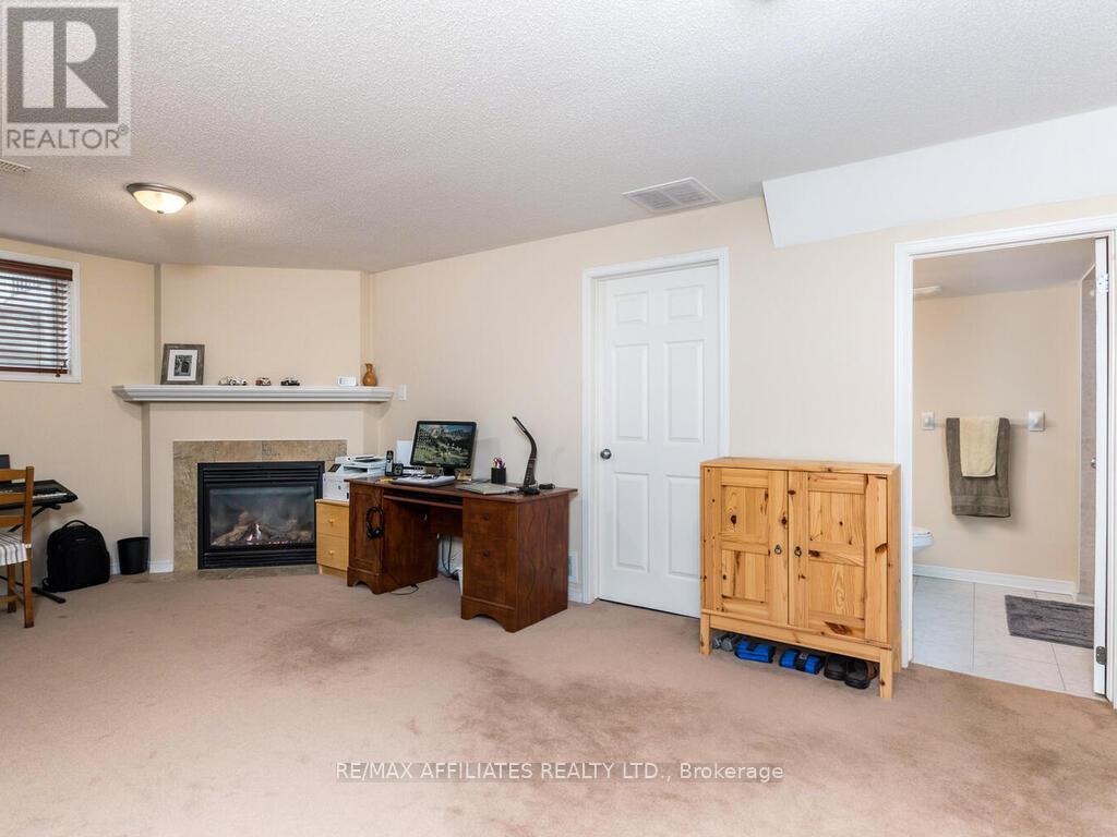 Photo 24 of 252 Badgeley Avenue, Ottawa ON