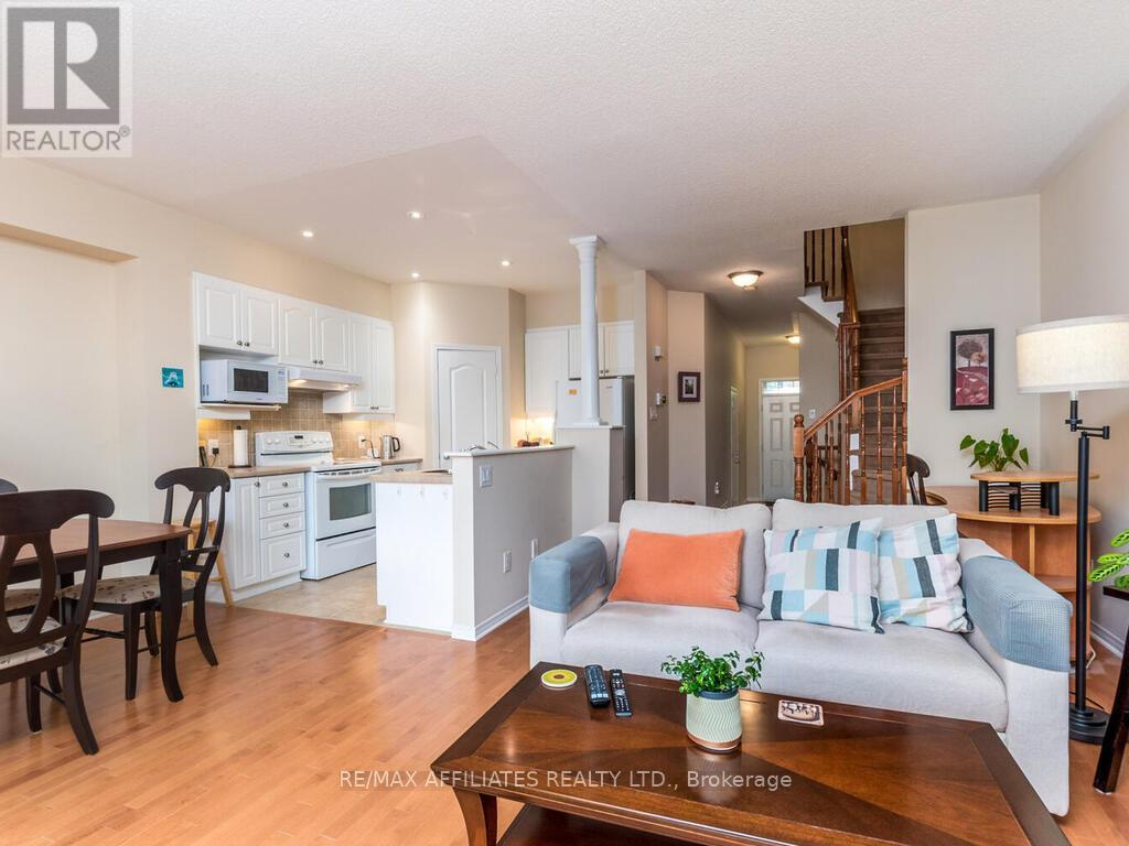 Photo 8 of 252 Badgeley Avenue, Ottawa ON