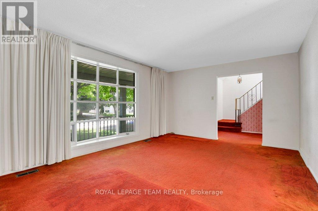 Photo 11 of 16 Keewatin Crescent, Ottawa ON