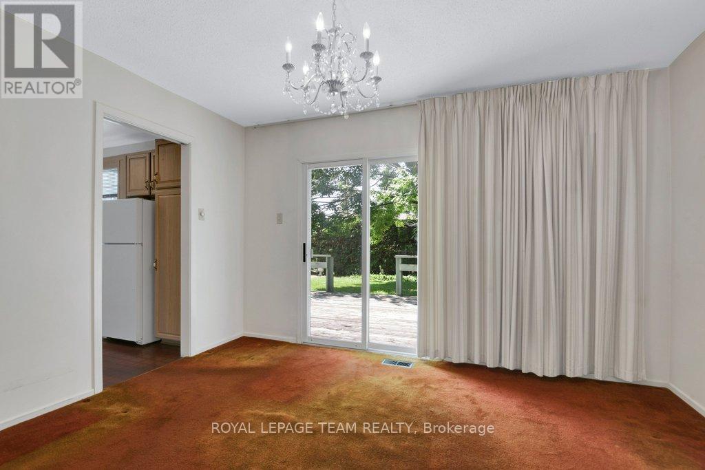 Photo 12 of 16 Keewatin Crescent, Ottawa ON