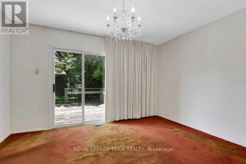 Photo 13 of 16 Keewatin Crescent, Ottawa ON