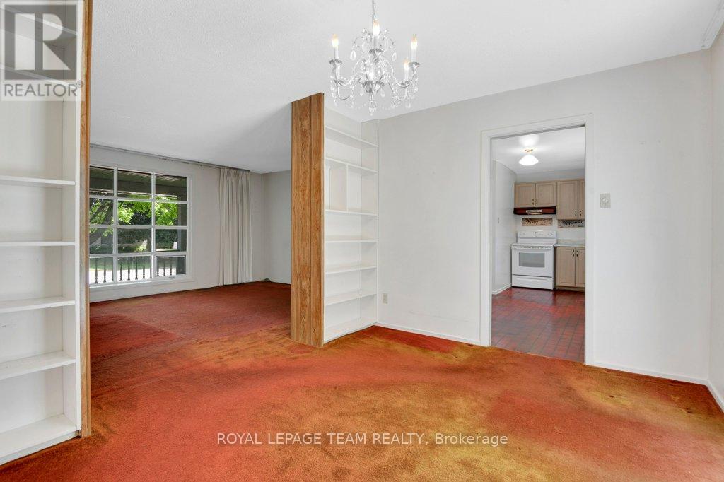 Photo 14 of 16 Keewatin Crescent, Ottawa ON