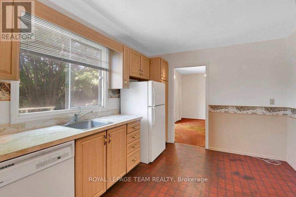 Photo 16 of 16 Keewatin Crescent, Ottawa ON