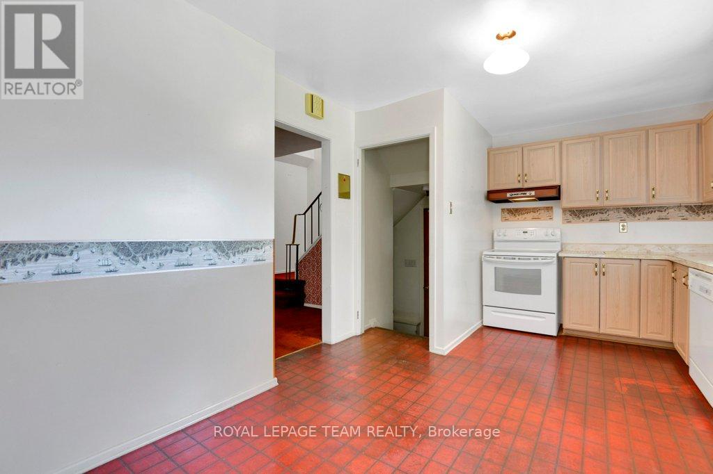 Photo 18 of 16 Keewatin Crescent, Ottawa ON