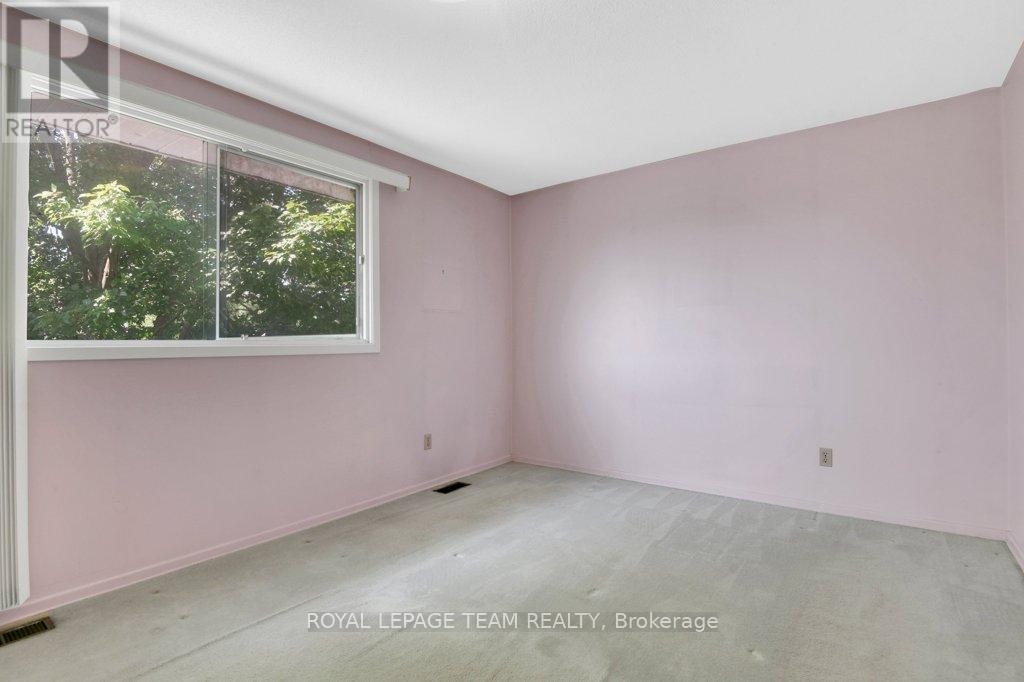 Photo 19 of 16 Keewatin Crescent, Ottawa ON