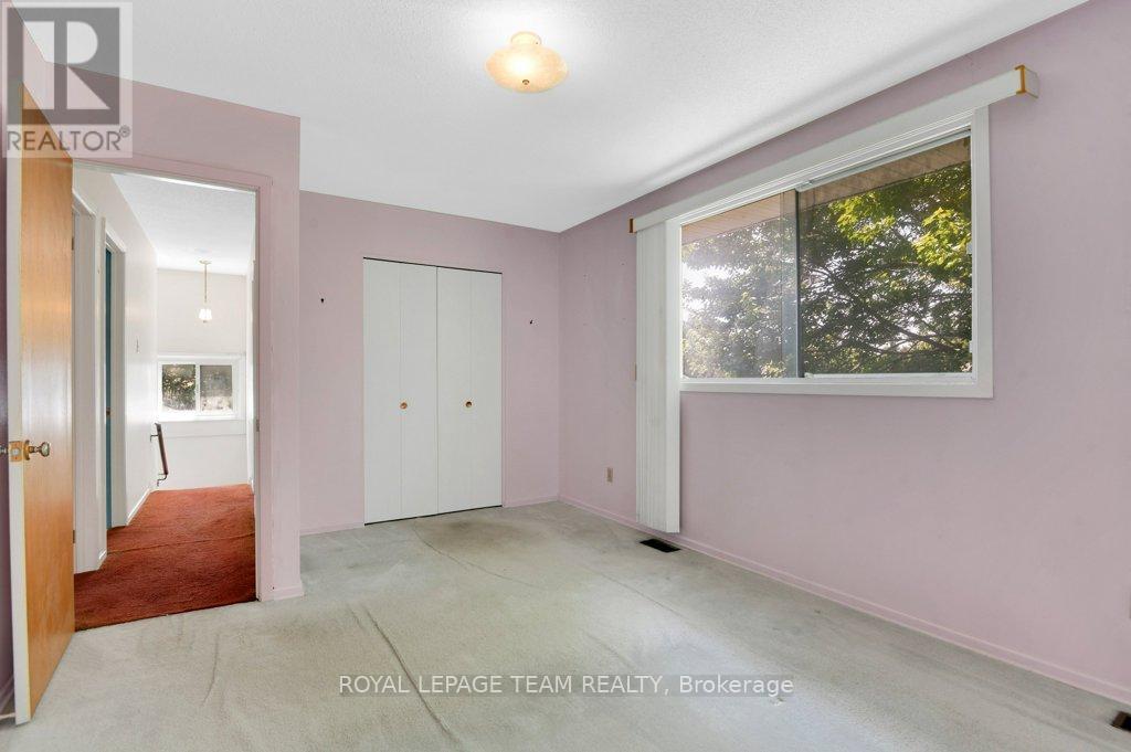 Photo 20 of 16 Keewatin Crescent, Ottawa ON