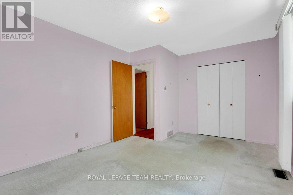 Photo 21 of 16 Keewatin Crescent, Ottawa ON