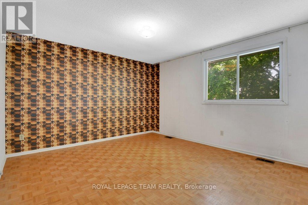 Photo 22 of 16 Keewatin Crescent, Ottawa ON