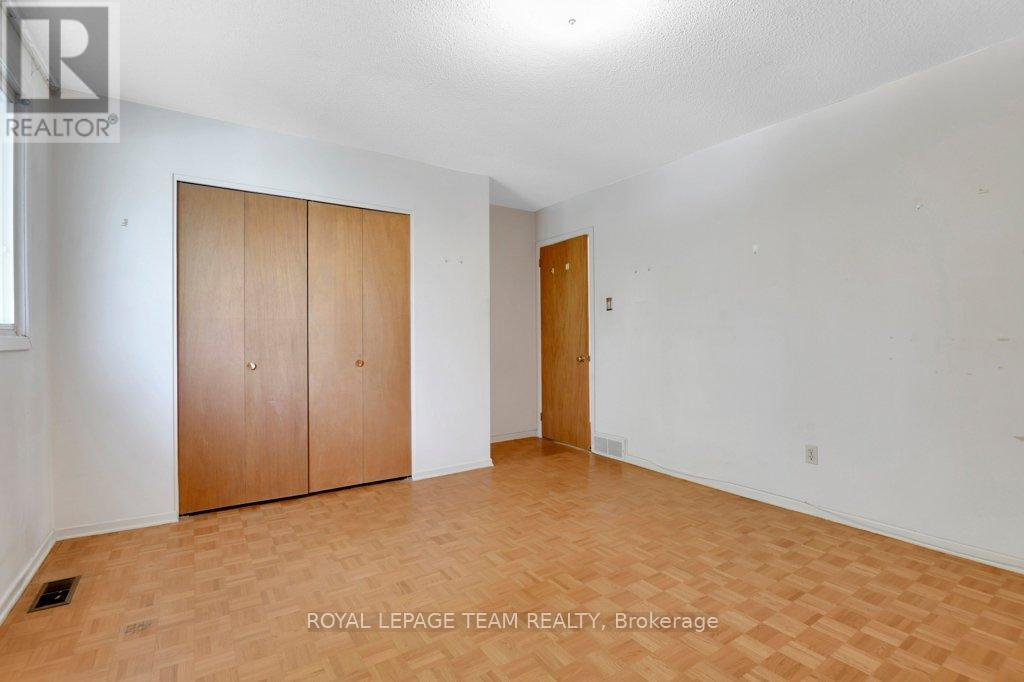 Photo 23 of 16 Keewatin Crescent, Ottawa ON