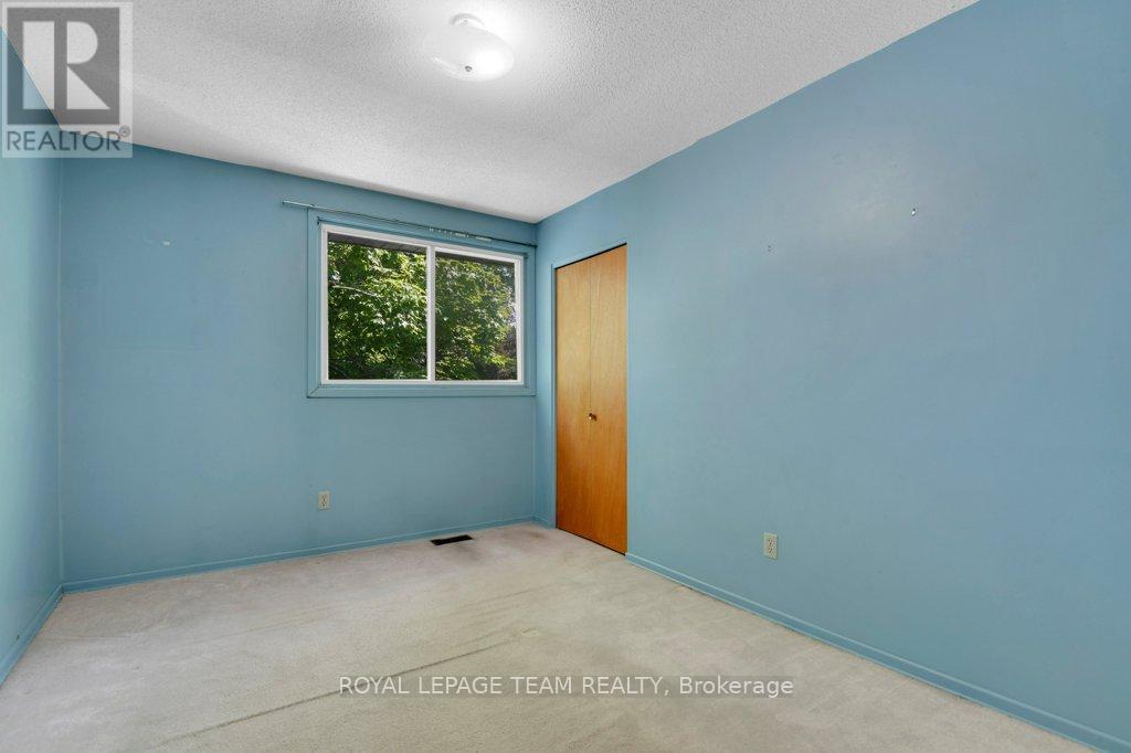 Photo 24 of 16 Keewatin Crescent, Ottawa ON