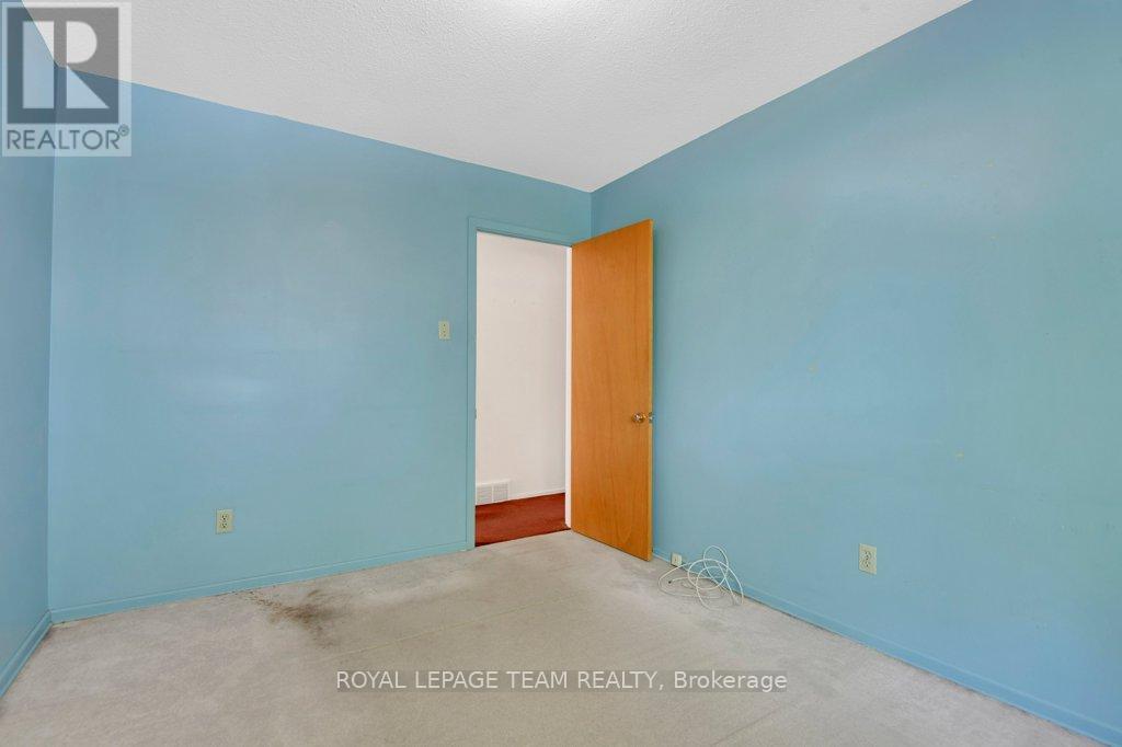 Photo 25 of 16 Keewatin Crescent, Ottawa ON