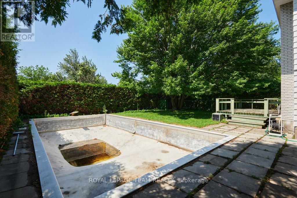 Photo 31 of 16 Keewatin Crescent, Ottawa ON