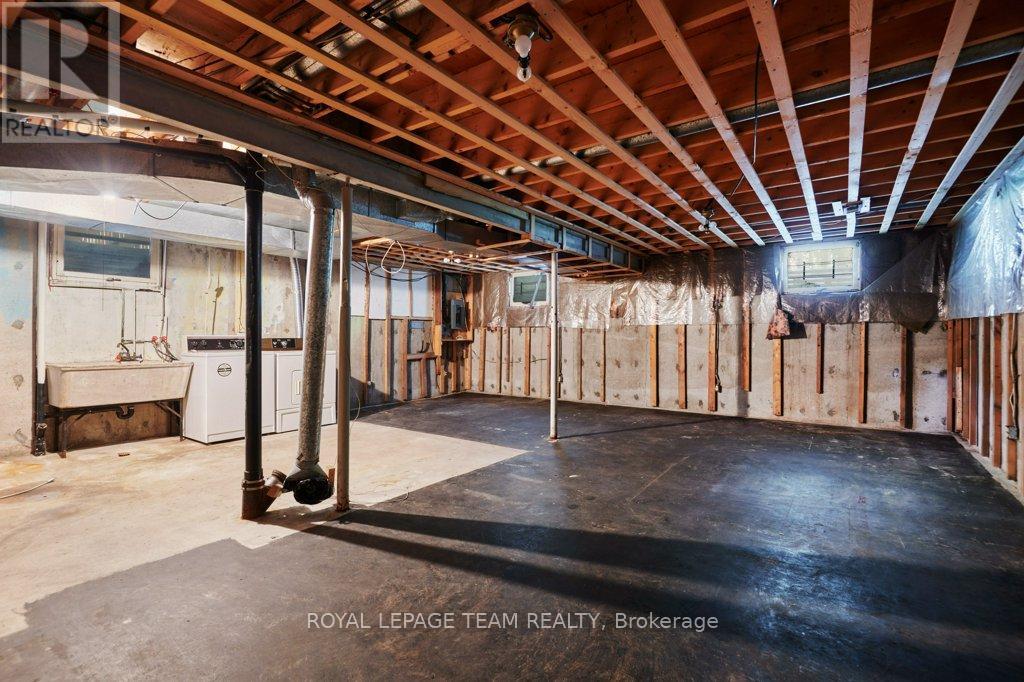 Photo 34 of 16 Keewatin Crescent, Ottawa ON