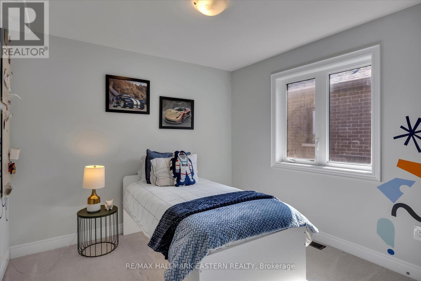 Photo 10 of 118 Whitehand Drive, Clarington ON
