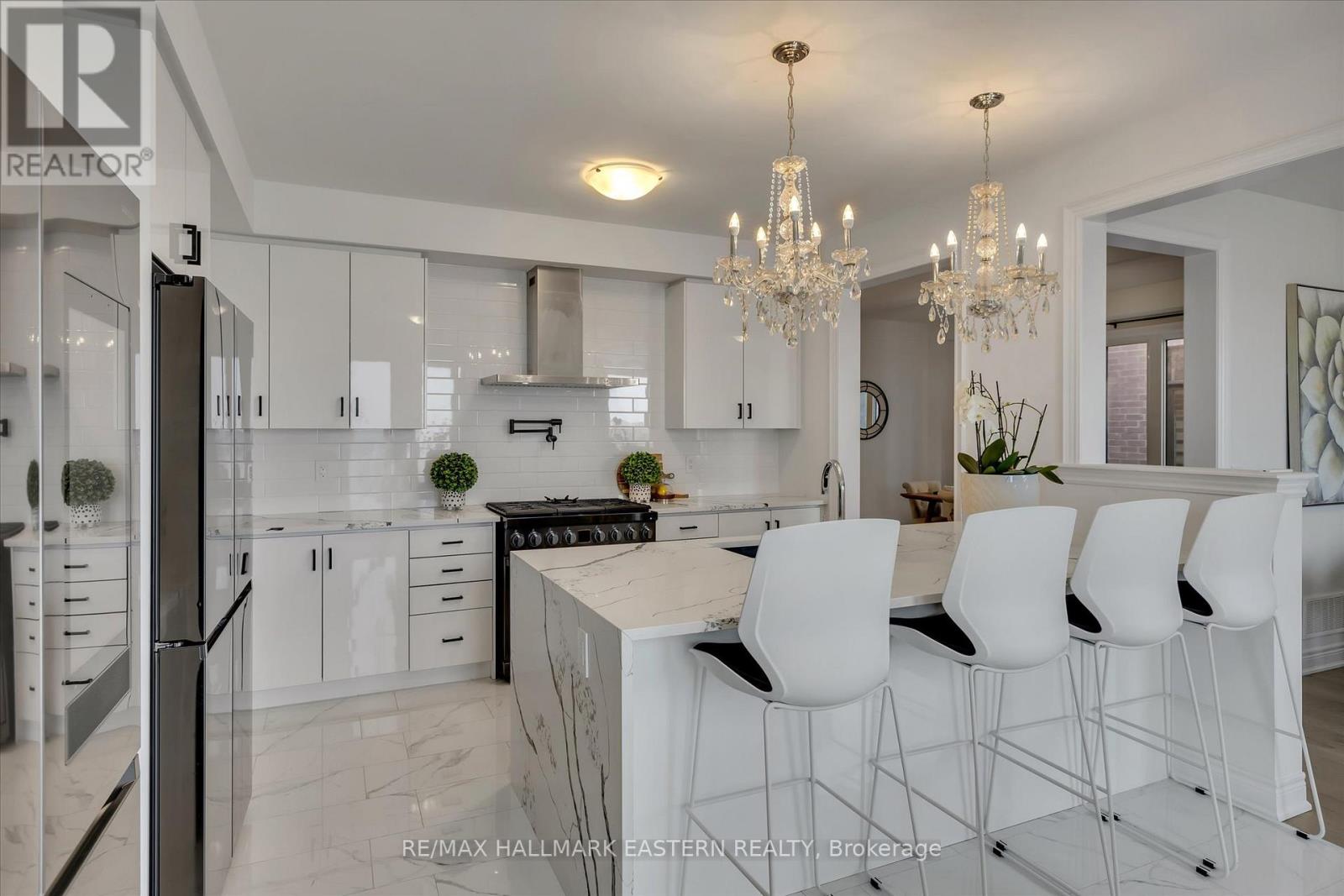 Photo 4 of 118 Whitehand Drive, Clarington ON