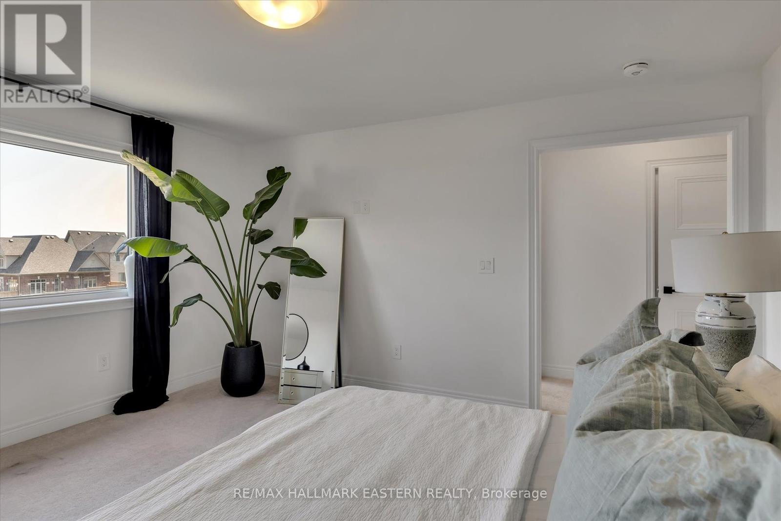 Photo 7 of 118 Whitehand Drive, Clarington ON