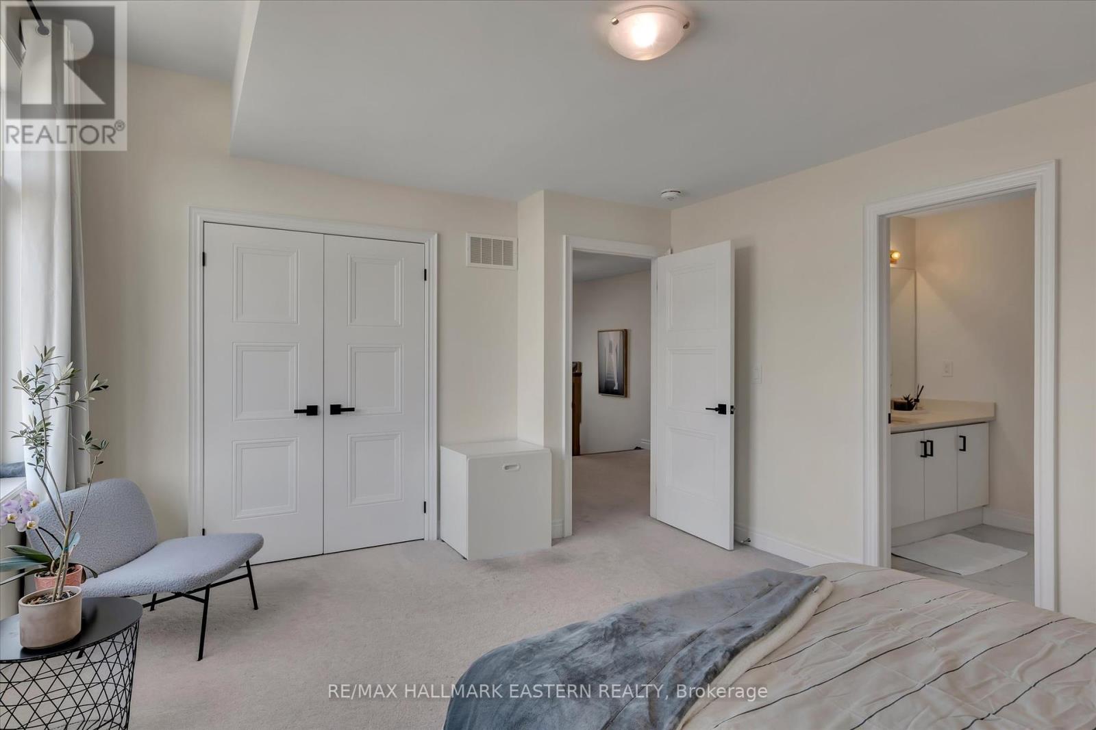 Photo 11 of 118 Whitehand Drive, Clarington ON